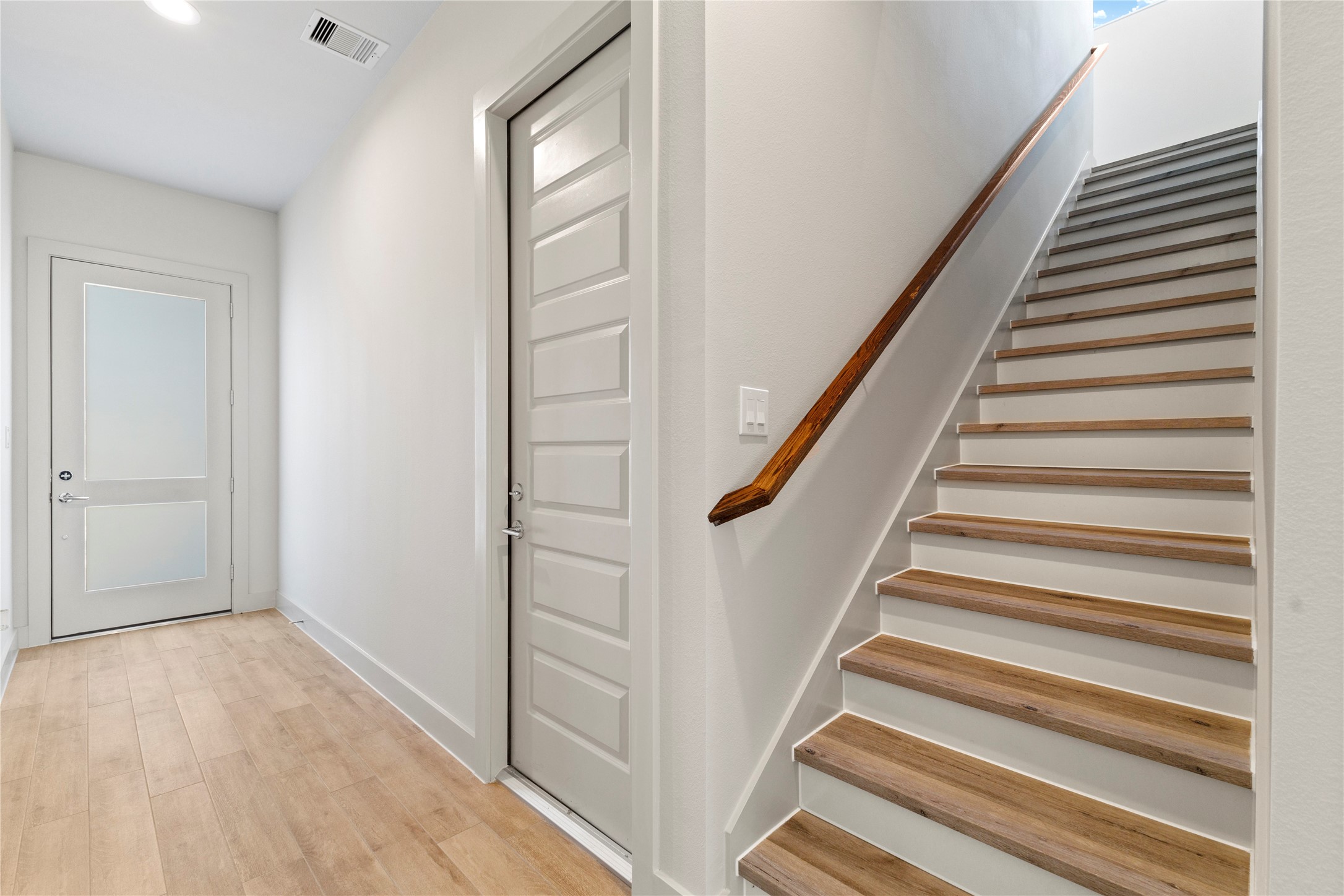 5726 Rucio Lane Houston, TX 77092 - Photo 5 of 30 a view of entryway