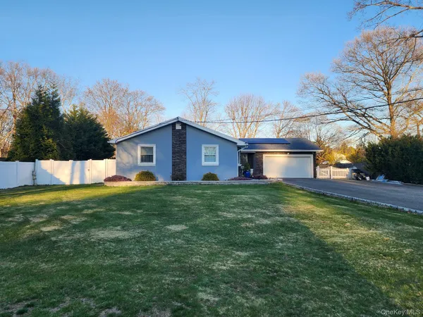 $969,000 | 11 Mid Place, Bohemia, NY 11716