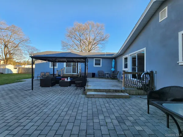 $969,000 | 11 Mid Place, Bohemia, NY 11716