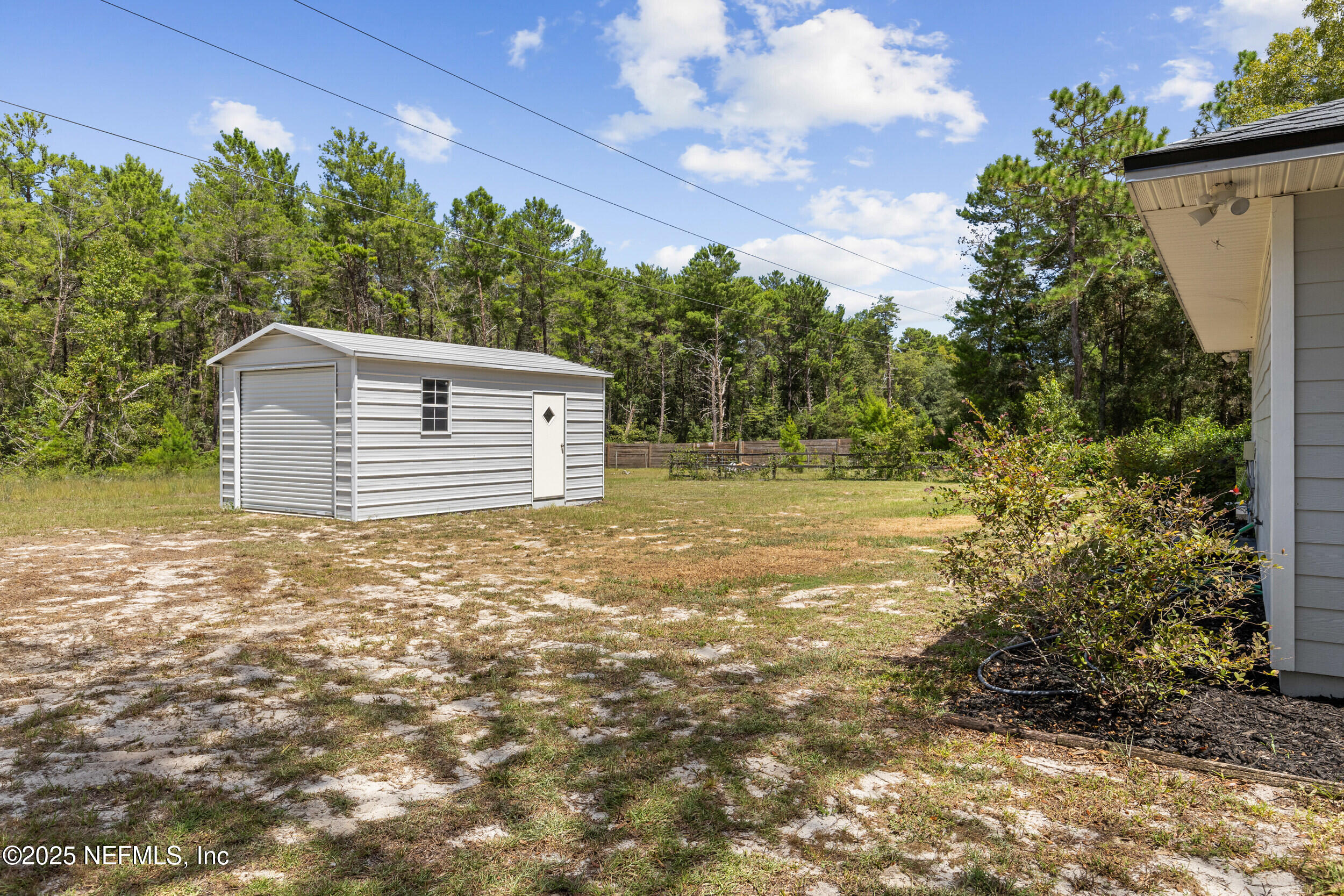 7557 Alameda Way Keystone Heights, FL 32656 - Photo 34 of 40 a backyard of a house with lots of green space
