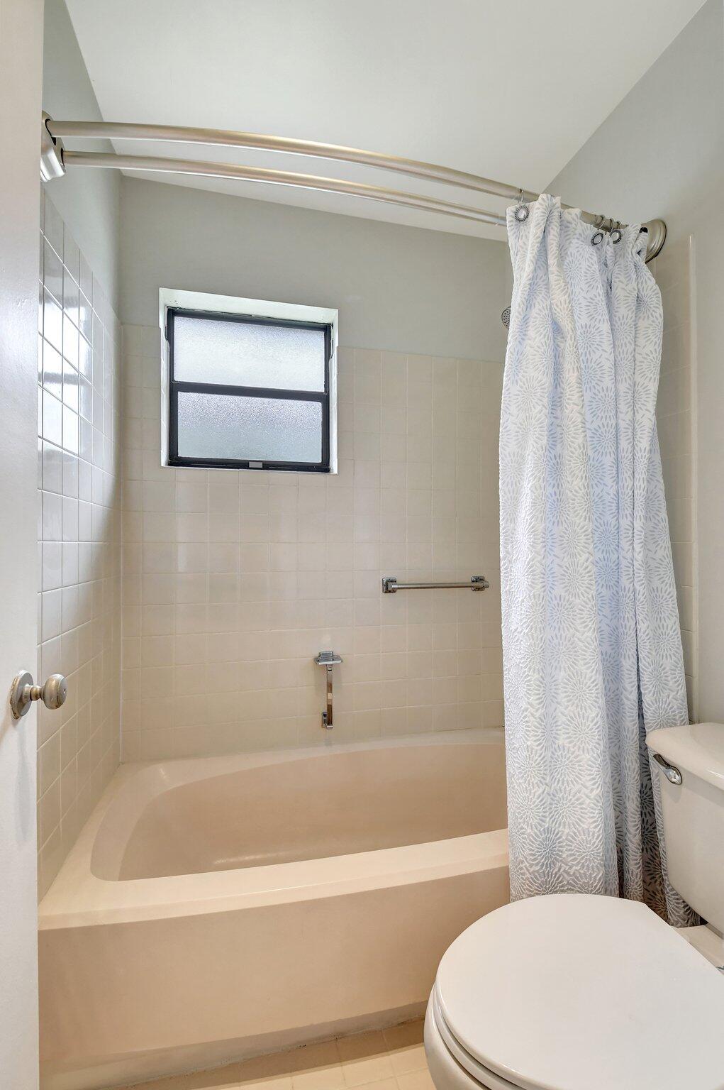 9805 Walnut Tree Way, Unit A Boynton Beach, FL 33436 - Photo 25 of 53 PRIMARY BATHRROOM