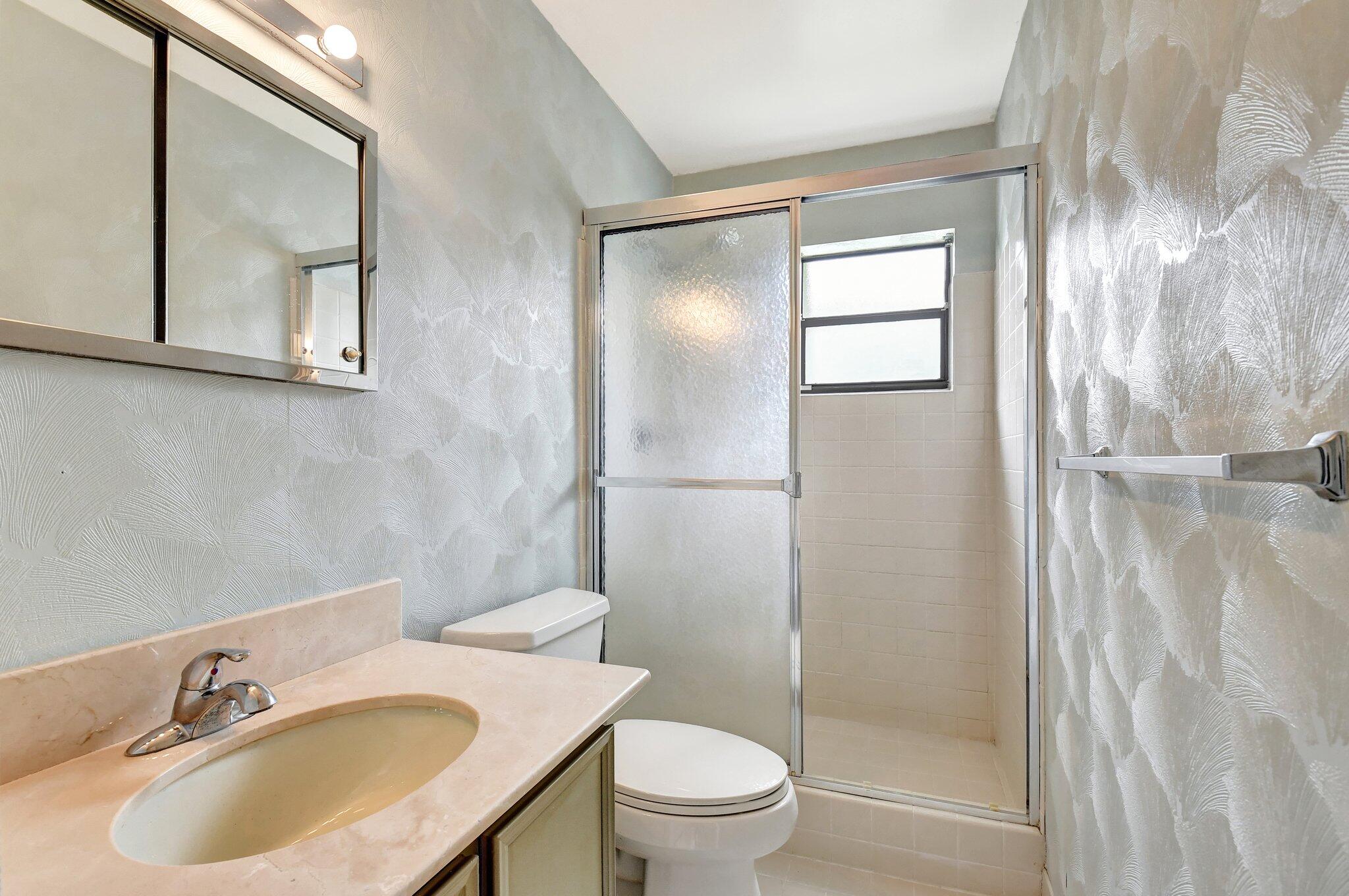 9805 Walnut Tree Way, Unit A Boynton Beach, FL 33436 - Photo 27 of 53 2ND BATHROOM
