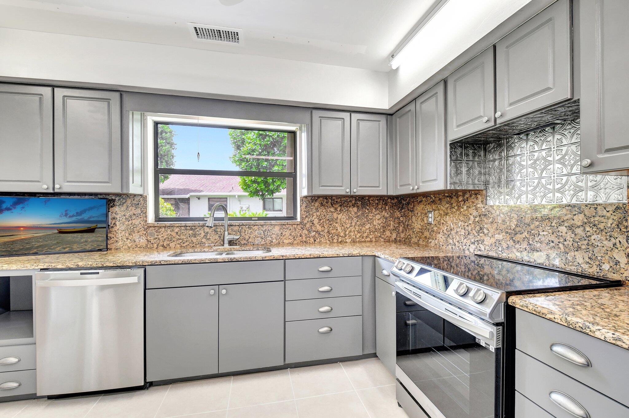 9805 Walnut Tree Way, Unit A Boynton Beach, FL 33436 - Photo 4 of 53 Kitchen