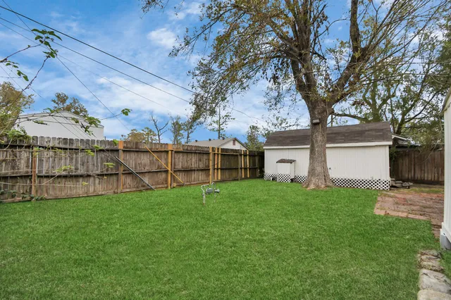 a view of backyard with a garden and trees