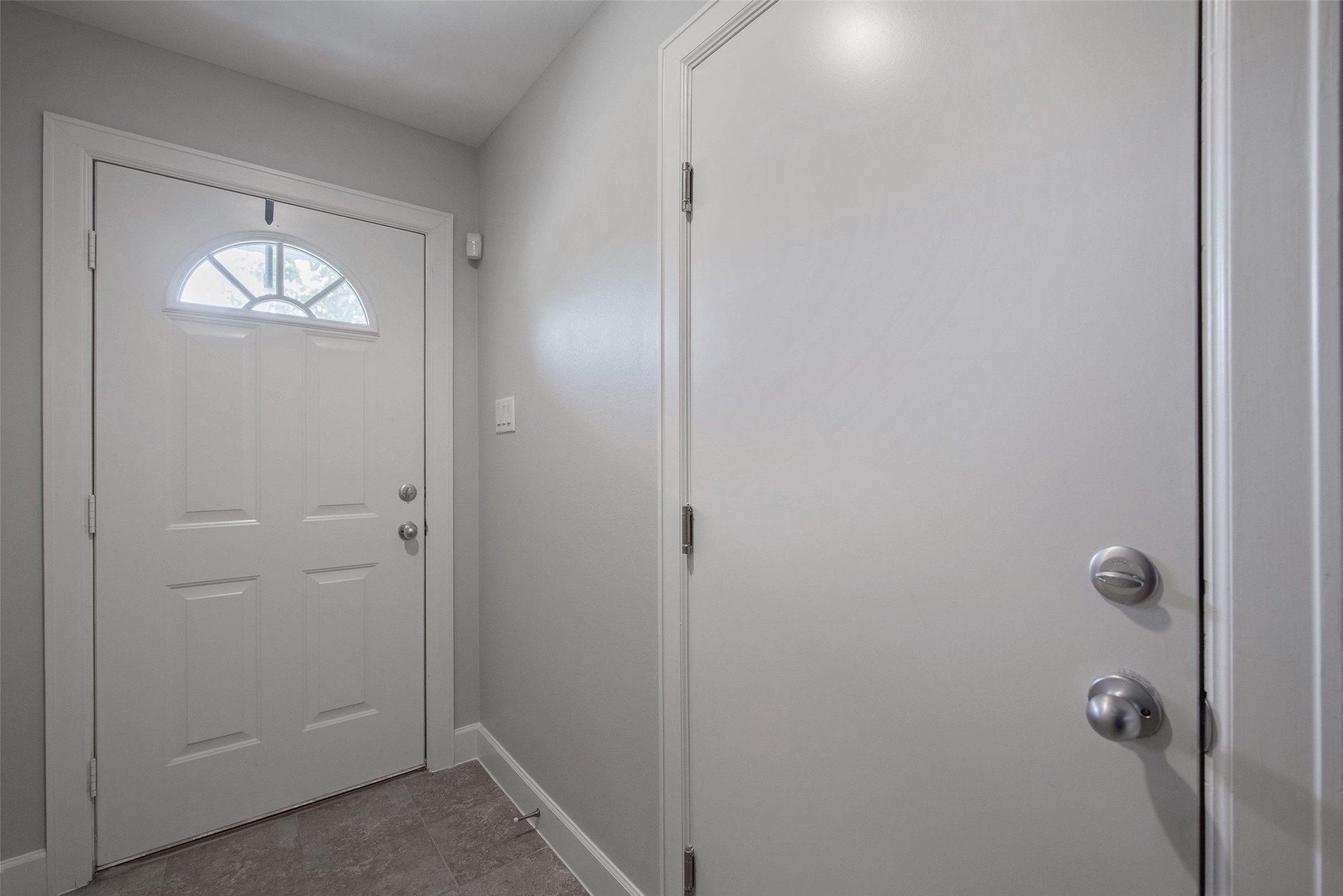 7650 Springhill Street, Unit 603 Houston, TX 77021 - Photo 21 of 26 a view of bathroom with window