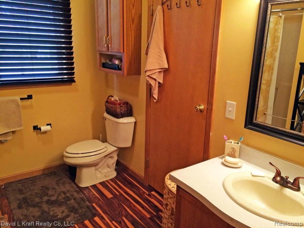 8564 Crescent Beach Road Pigeon, MI 48755 - Photo 13 of 28 8564CrescentBeachBackEntryBath.jpg