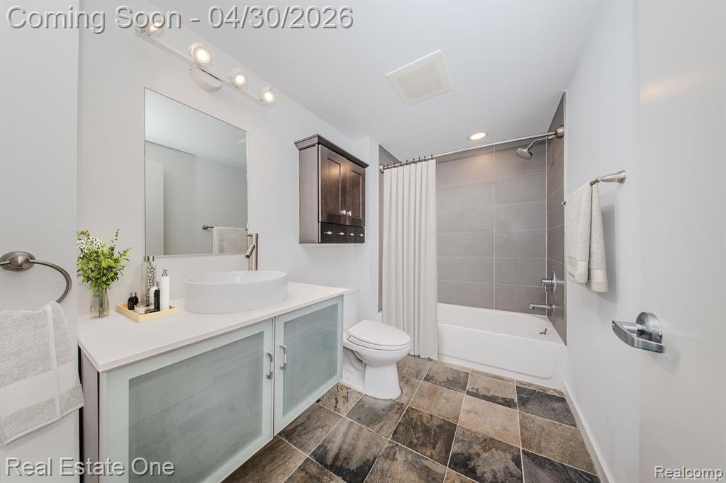 211 East 9 Mile Road, Unit 215 Ferndale, MI 48220 - Photo 8 of 34