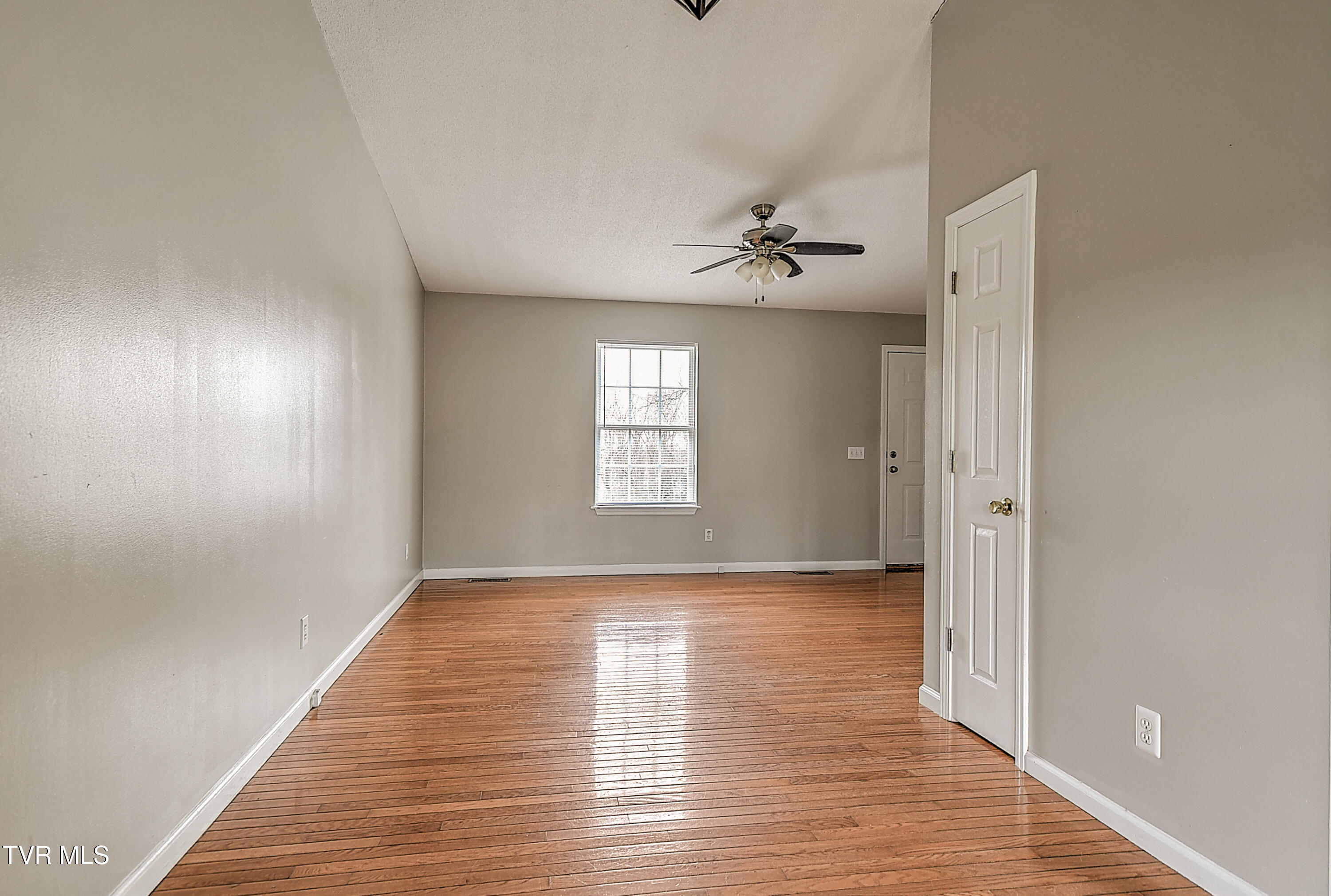 220 Peters Road Bristol, TN 37620 - Photo 11 of 37 220 Peters AH-11