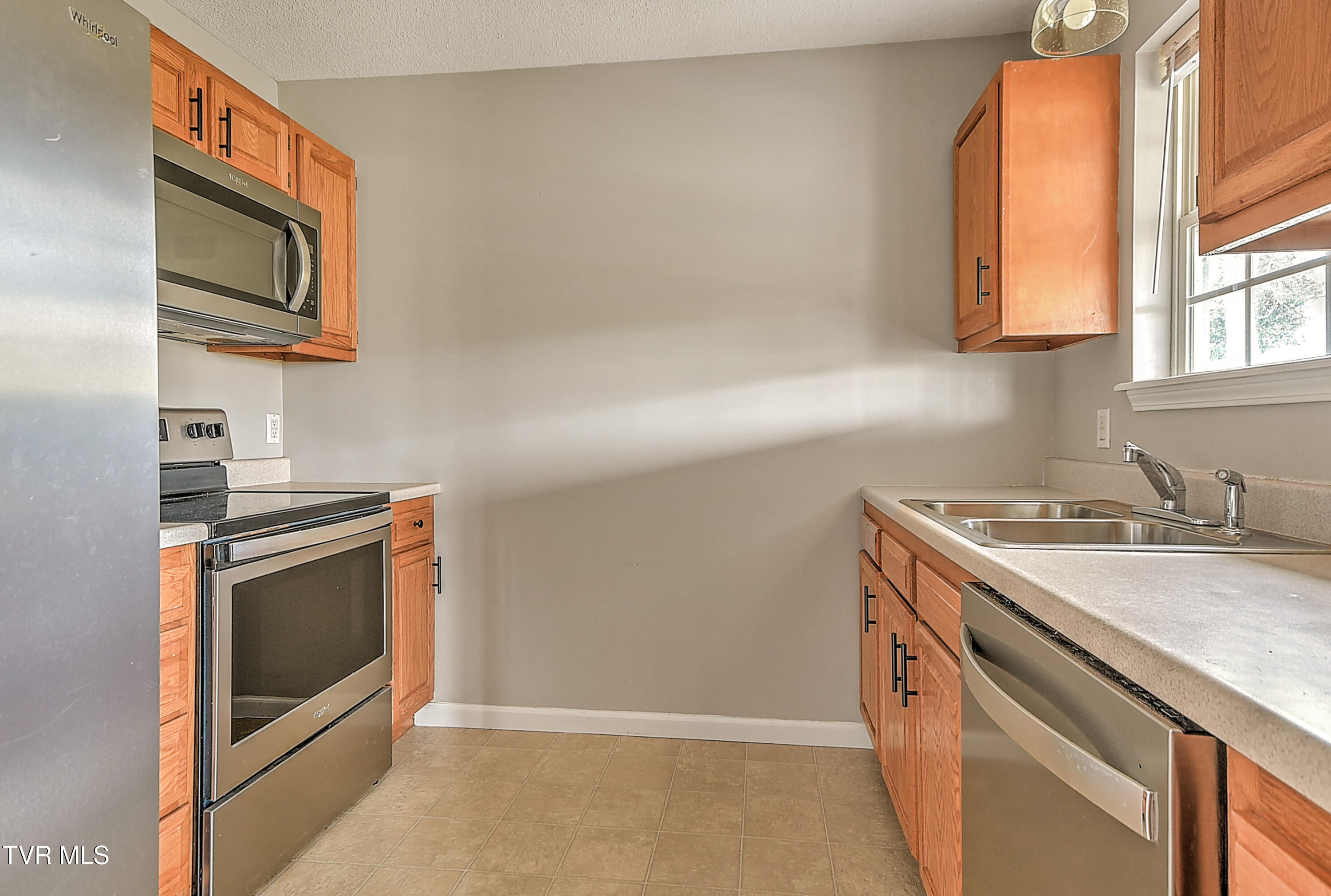 220 Peters Road Bristol, TN 37620 - Photo 13 of 37 220 Peters AH-13