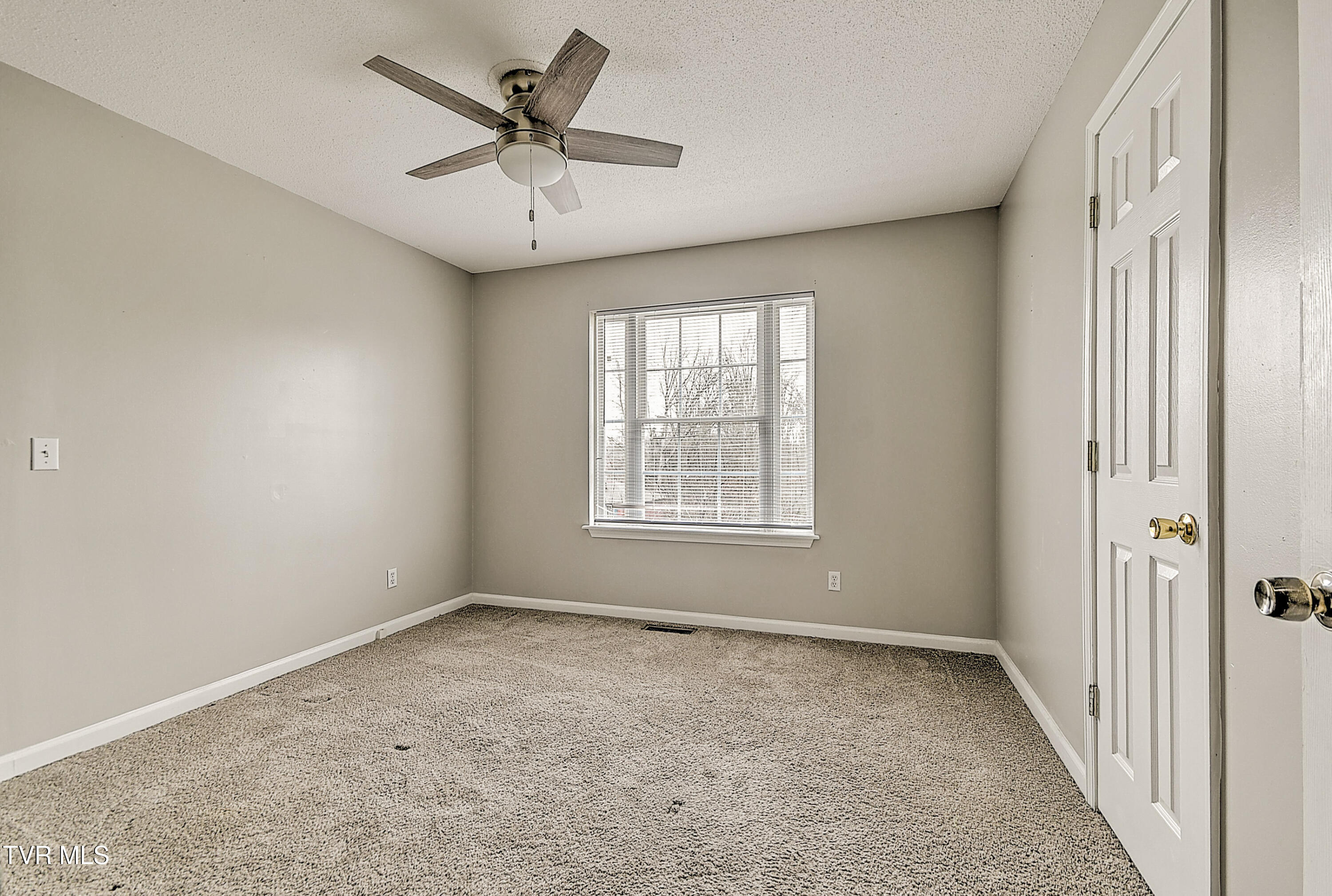 220 Peters Road Bristol, TN 37620 - Photo 16 of 37 220 Peters AH-16