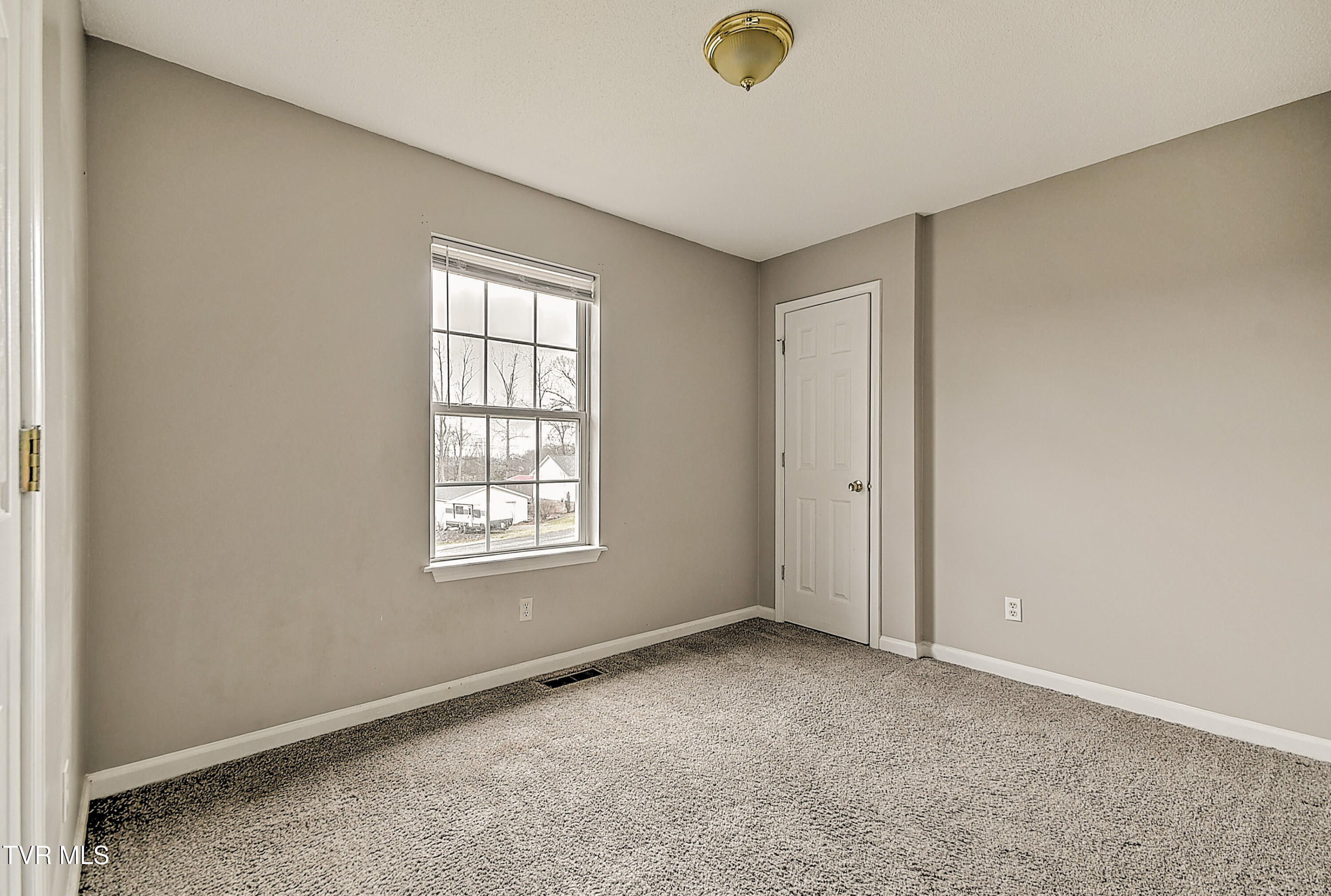 220 Peters Road Bristol, TN 37620 - Photo 19 of 37 220 Peters AH-19