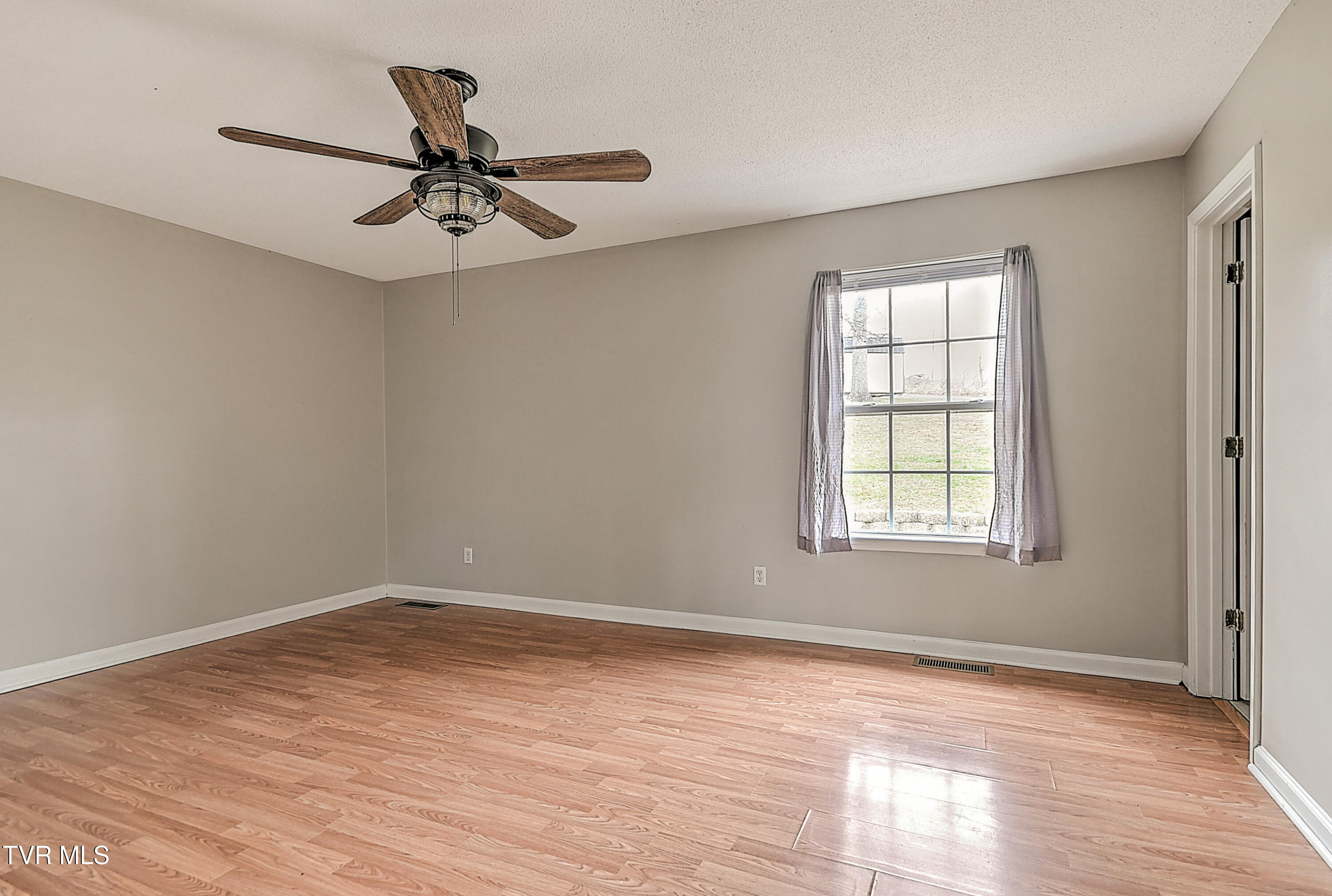 220 Peters Road Bristol, TN 37620 - Photo 22 of 37 220 Peters AH-22