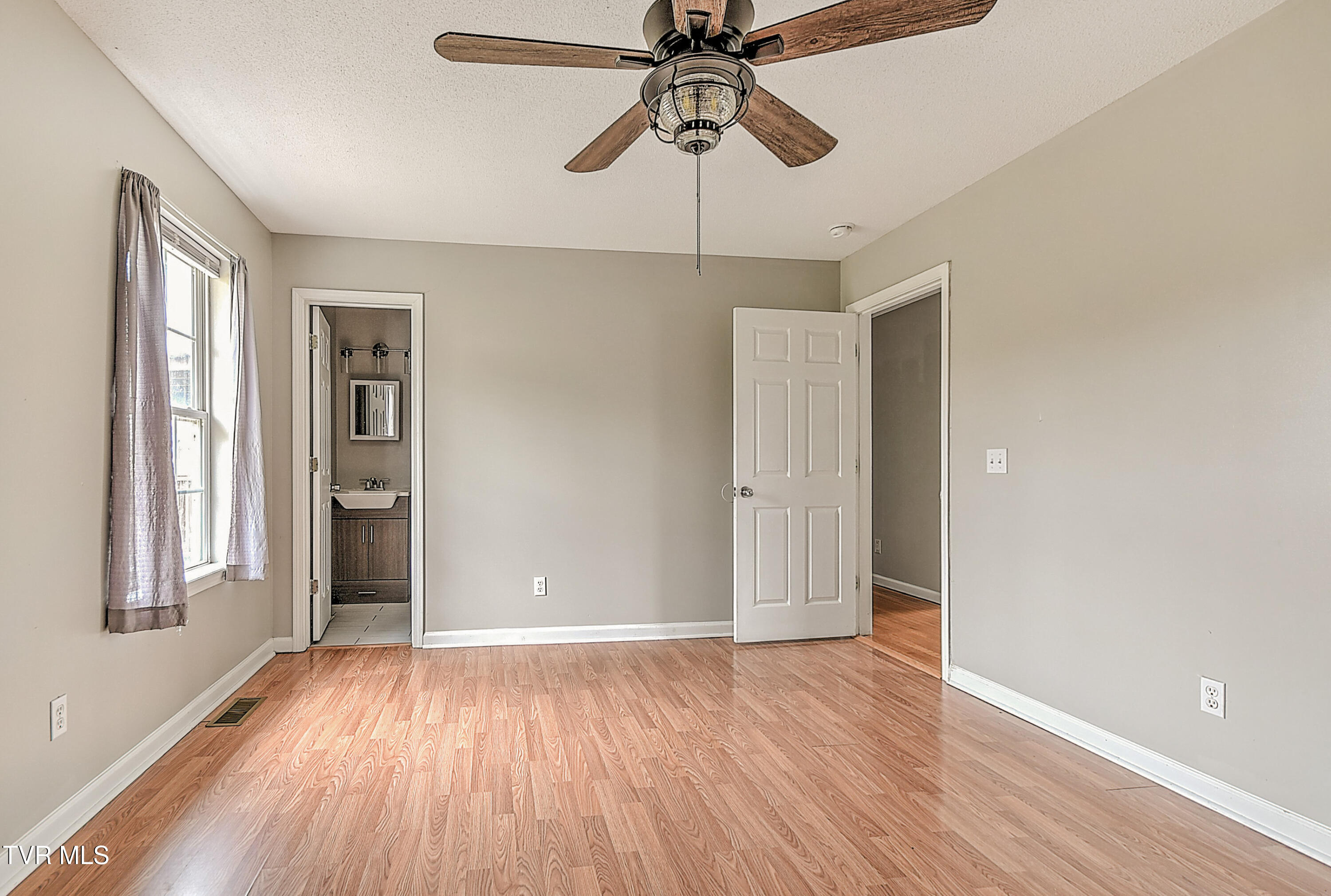 220 Peters Road Bristol, TN 37620 - Photo 24 of 37 220 Peters AH-24