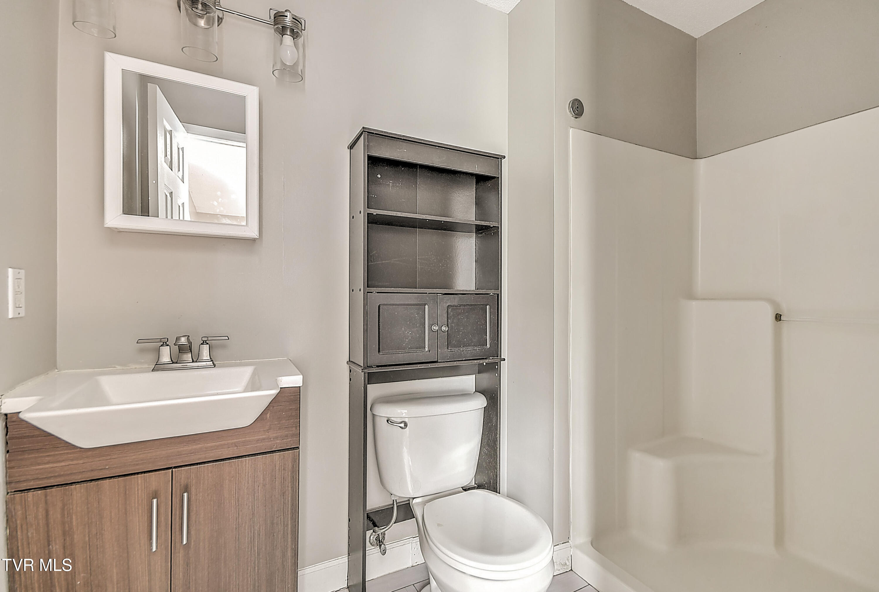 220 Peters Road Bristol, TN 37620 - Photo 25 of 37 220 Peters AH-25