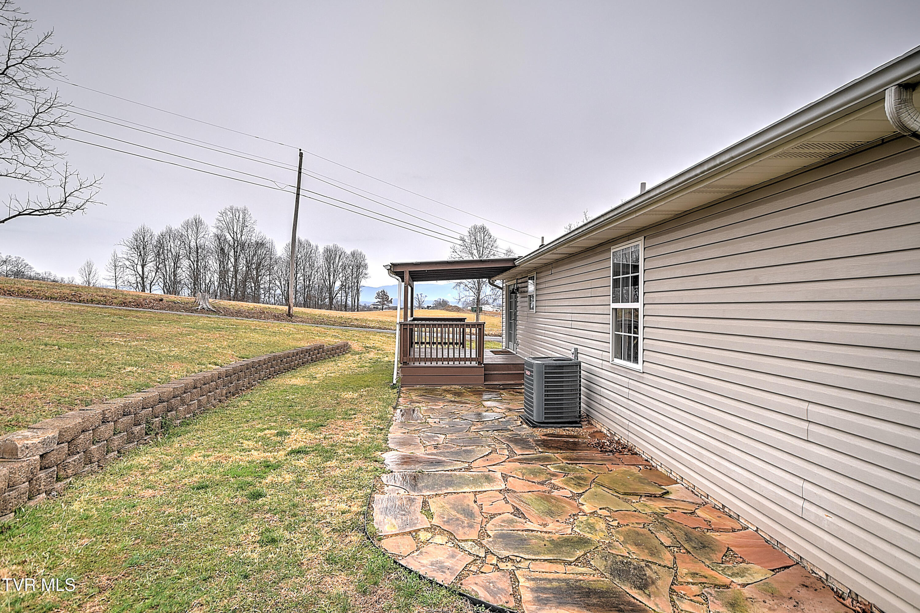 220 Peters Road Bristol, TN 37620 - Photo 34 of 37 220 Peters AH-34