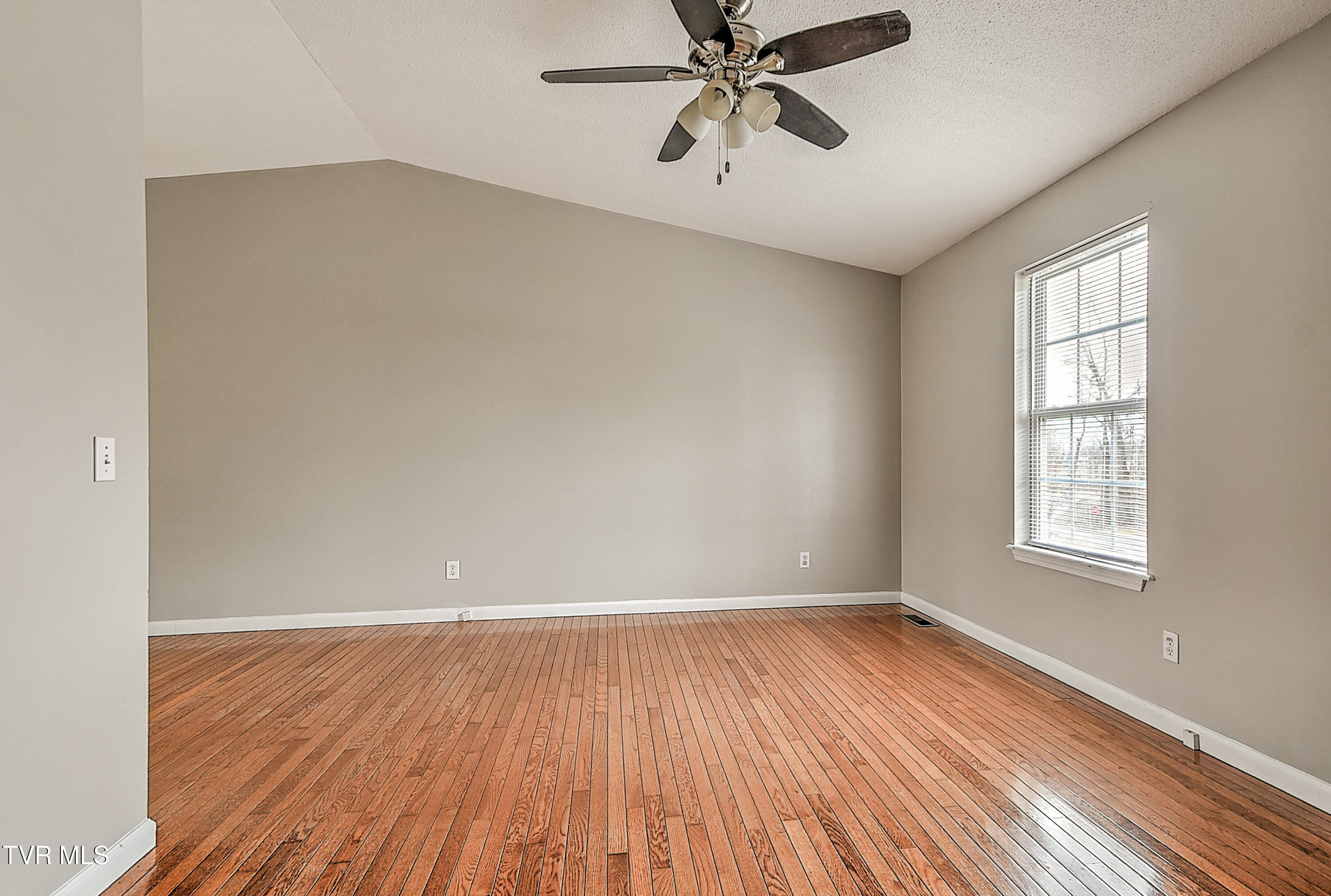 220 Peters Road Bristol, TN 37620 - Photo 5 of 37 220 Peters AH-5