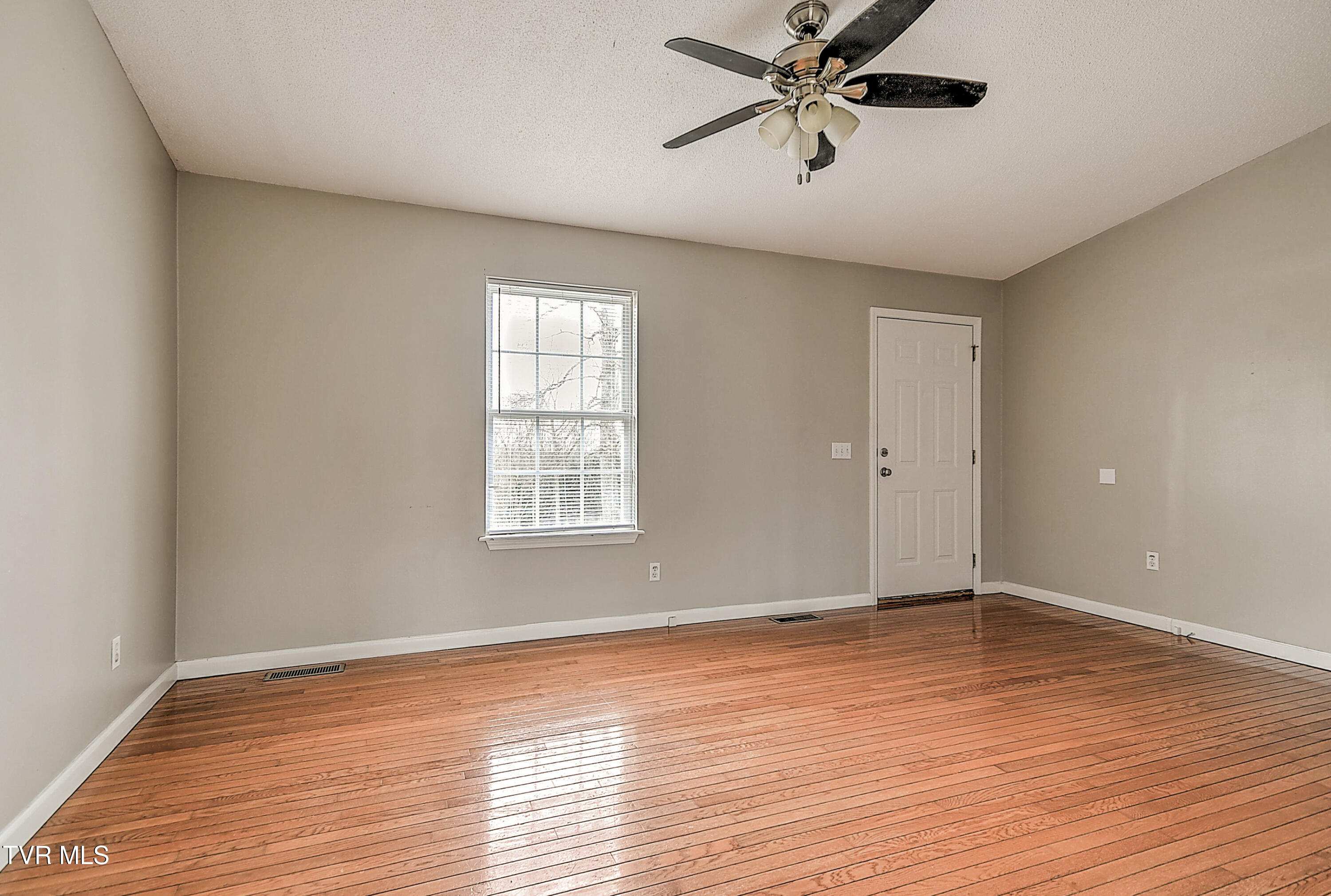 220 Peters Road Bristol, TN 37620 - Photo 8 of 37 220 Peters AH-8