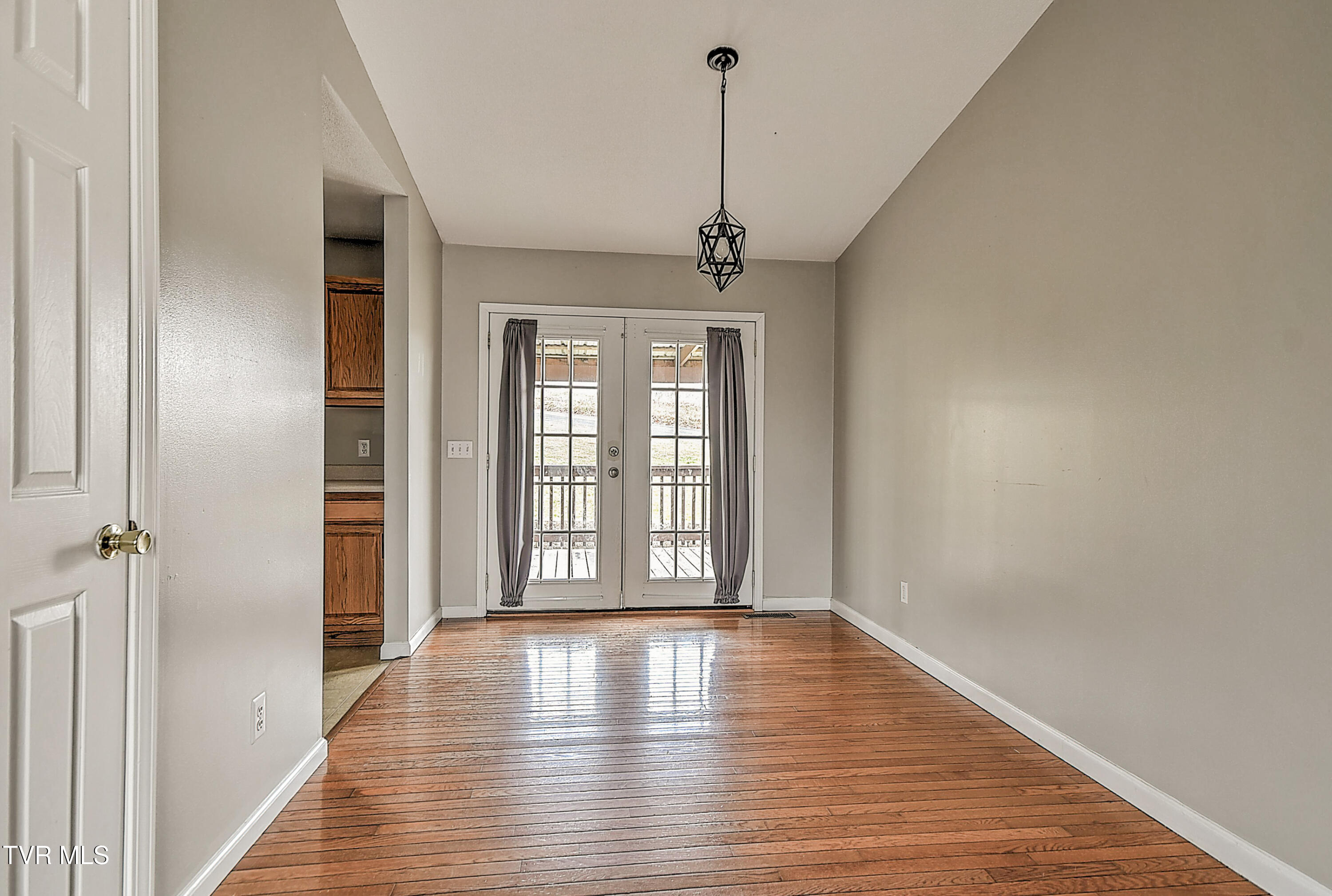 220 Peters Road Bristol, TN 37620 - Photo 10 of 37 220 Peters AH-10