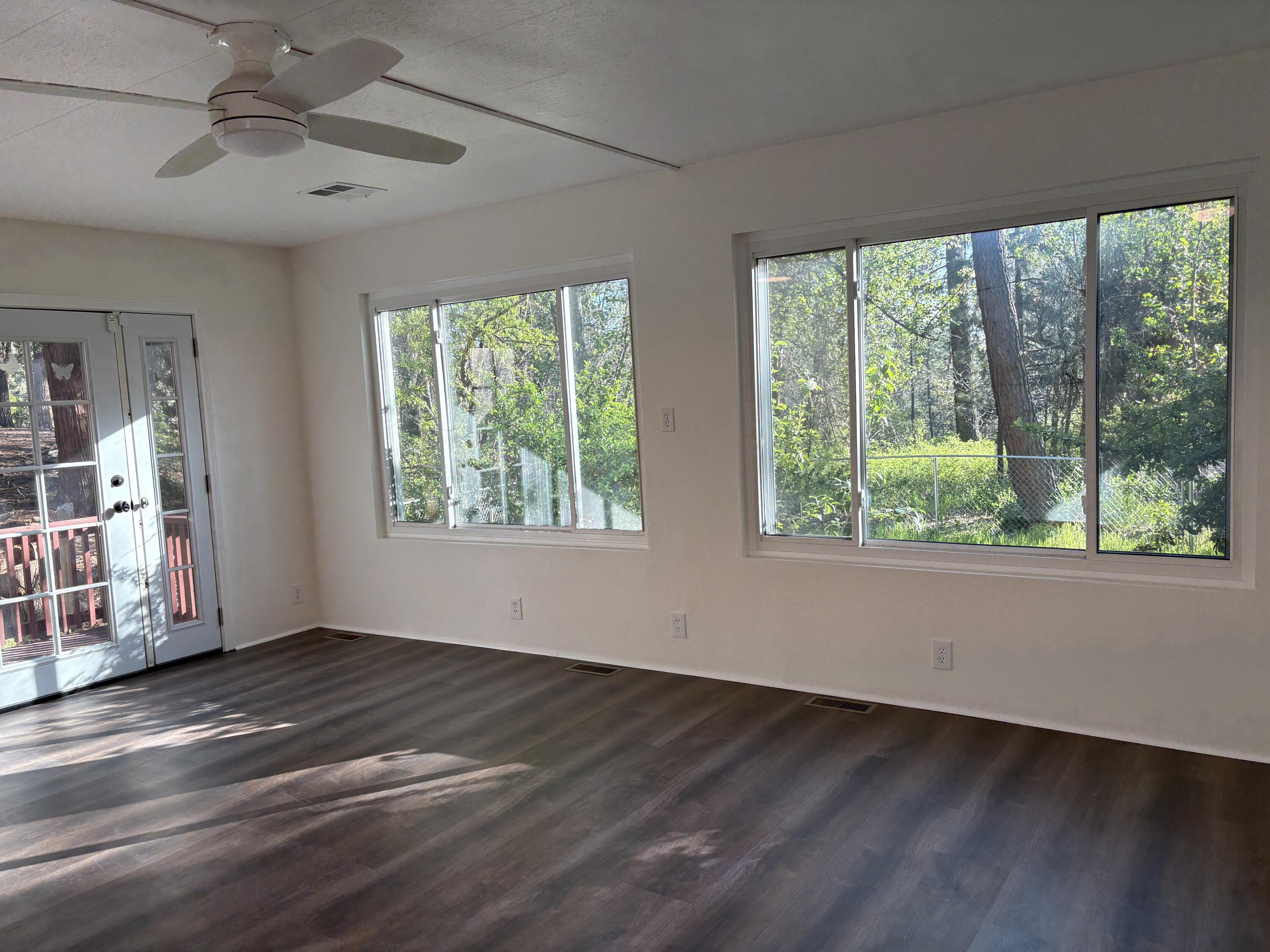 25955 Highway 243, Unit 20 Idyllwild, CA 92549 - Photo 2 of 31 Living Room