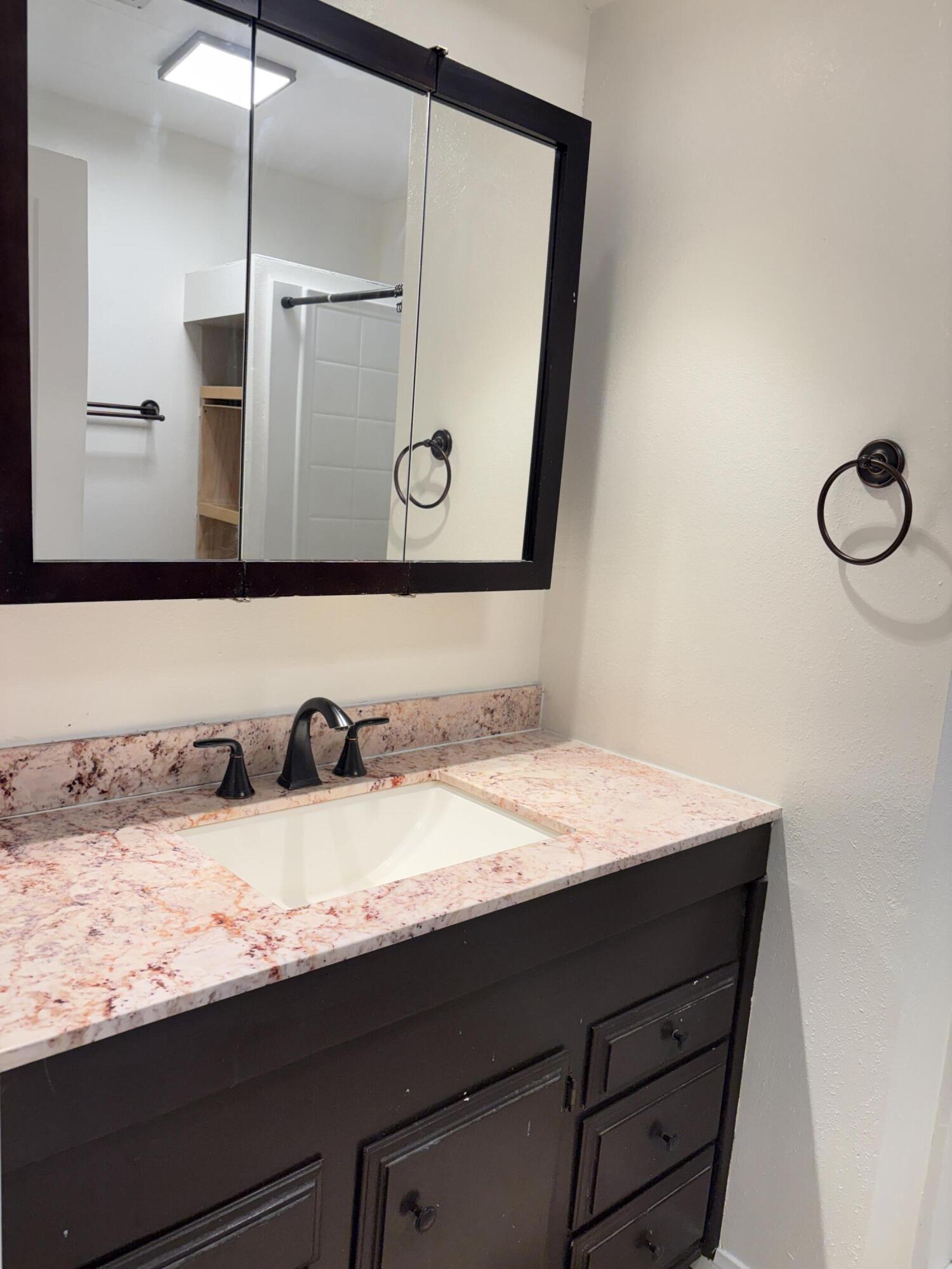 25955 Highway 243, Unit 20 Idyllwild, CA 92549 - Photo 21 of 31 Guest Bath