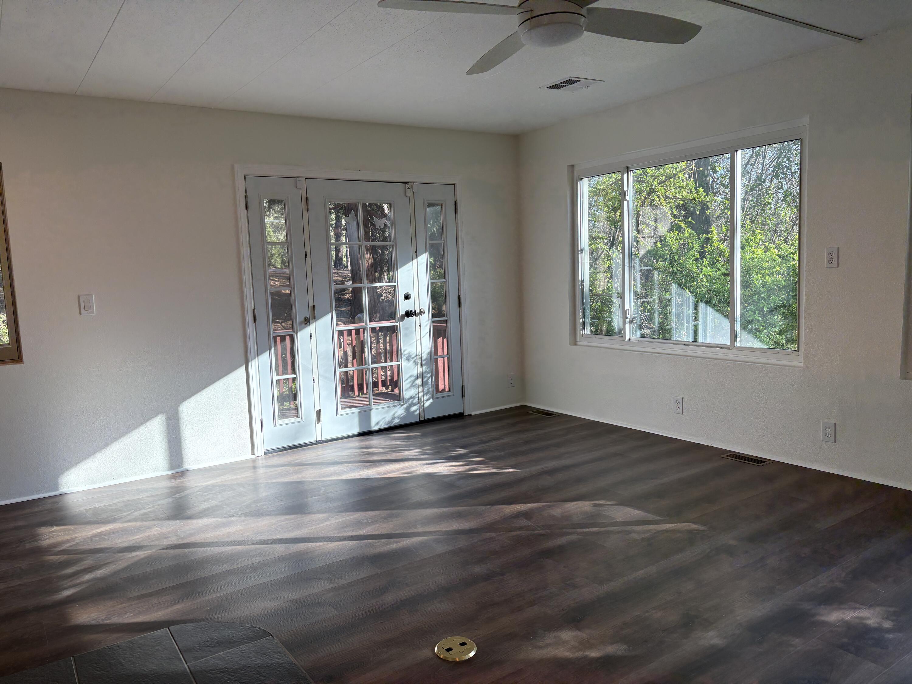 25955 Highway 243, Unit 20 Idyllwild, CA 92549 - Photo 5 of 31 Living Room