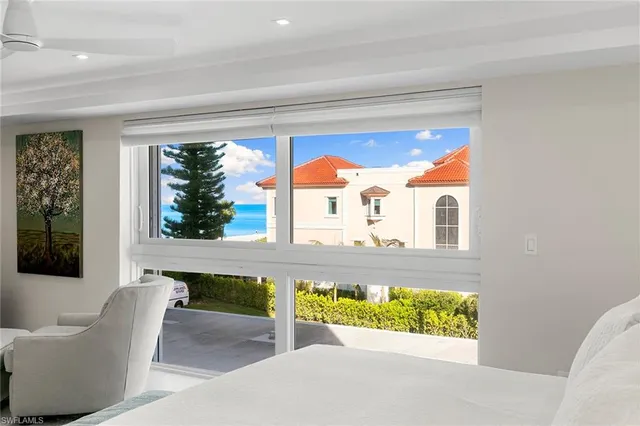 $1,650,000 | 3951 Gulf Shore Boulevard North, Unit 205, Naples, FL 34103