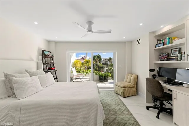 $1,650,000 | 3951 Gulf Shore Boulevard North, Unit 205, Naples, FL 34103