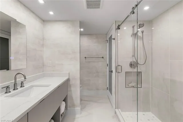 $1,650,000 | 3951 Gulf Shore Boulevard North, Unit 205, Naples, FL 34103