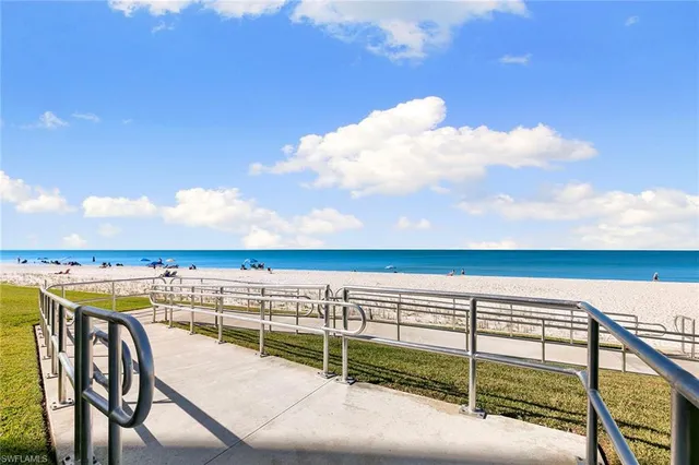 $1,650,000 | 3951 Gulf Shore Boulevard North, Unit 205, Naples, FL 34103