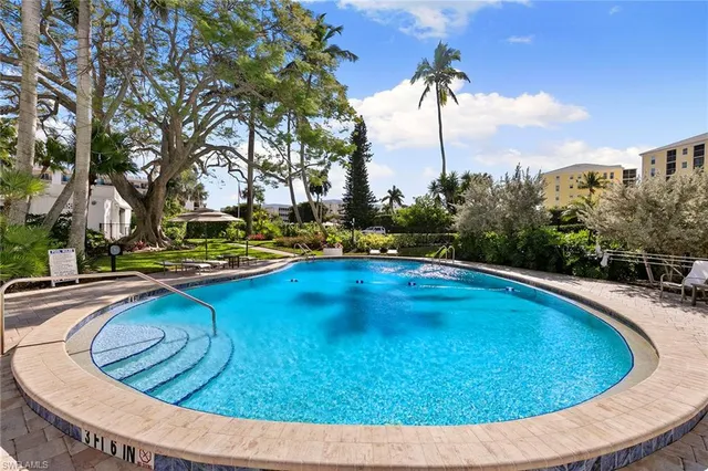 $1,650,000 | 3951 Gulf Shore Boulevard North, Unit 205, Naples, FL 34103