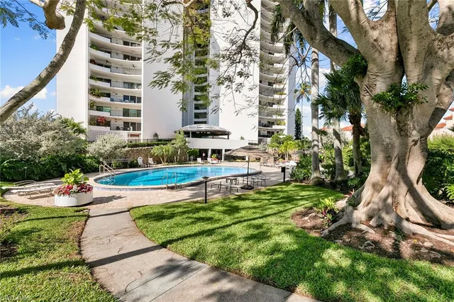 $1,650,000 | 3951 Gulf Shore Boulevard North, Unit 205, Naples, FL 34103
