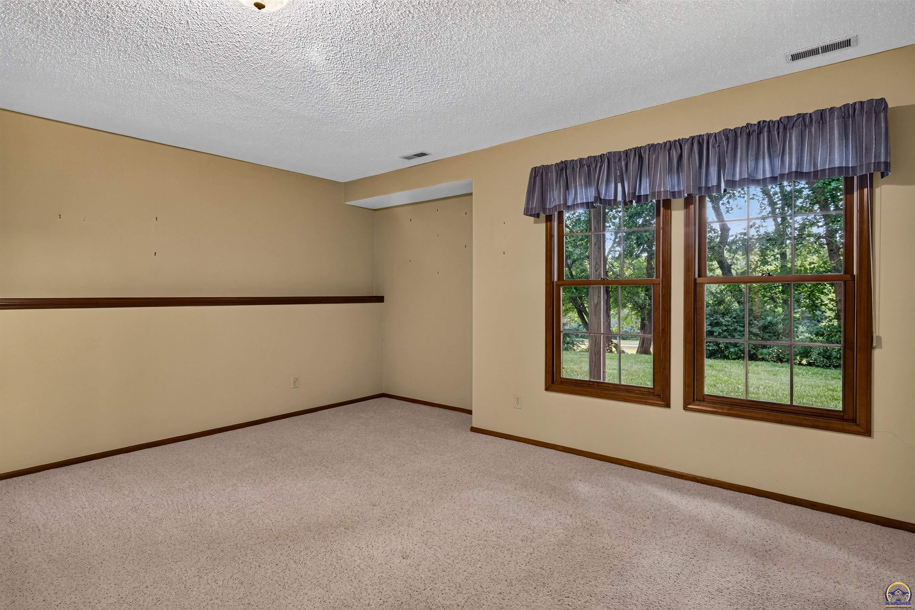 4305 Quail Pointe Road Lawrence, KS 66047 - Photo 16 of 40