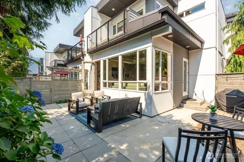$1,988,000 | 205 4th Court South, Unit 13, Kirkland, WA 98033
