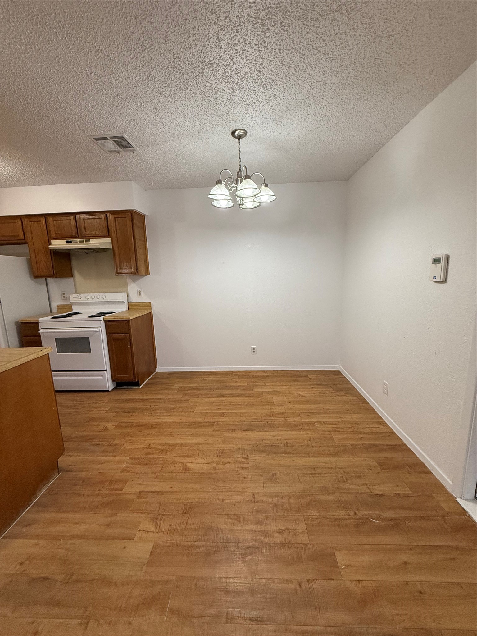 2115 Courtney Street Austin, TX 78745 - Photo 7 of 9