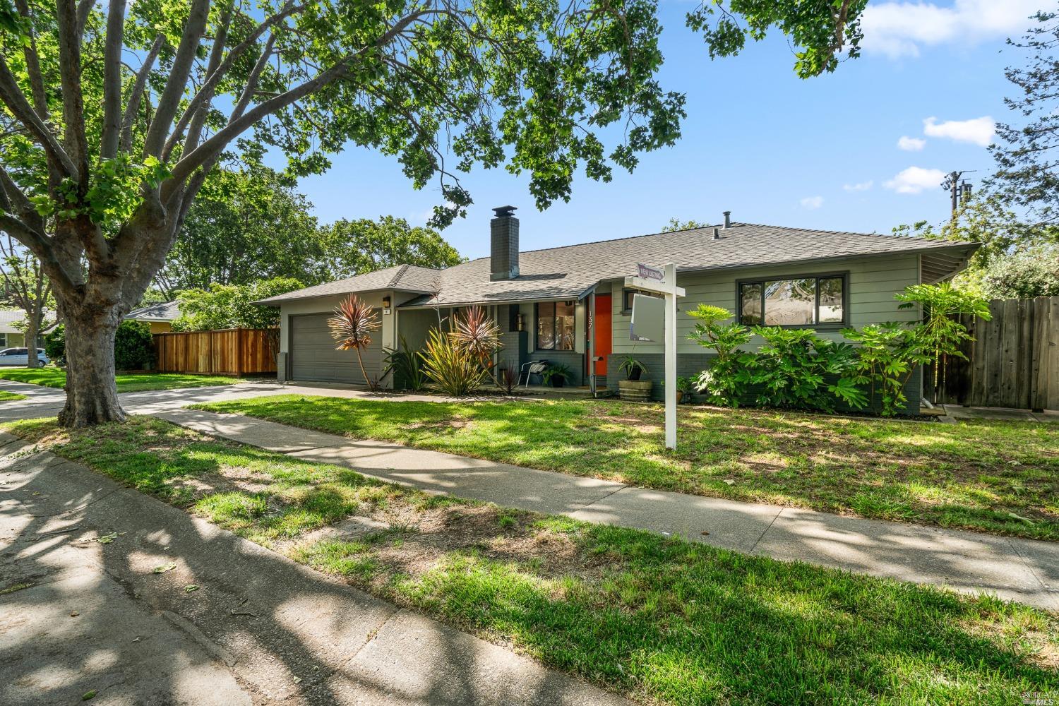 137 Harris Way Vallejo, CA 94591 - Photo 1 of 1 a front view of a house with a garden