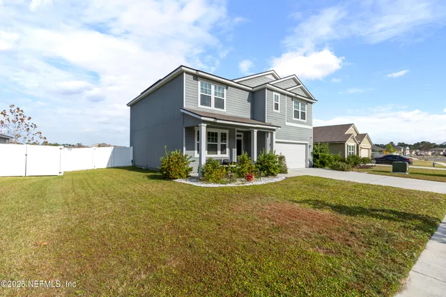 a view of a house with a yard