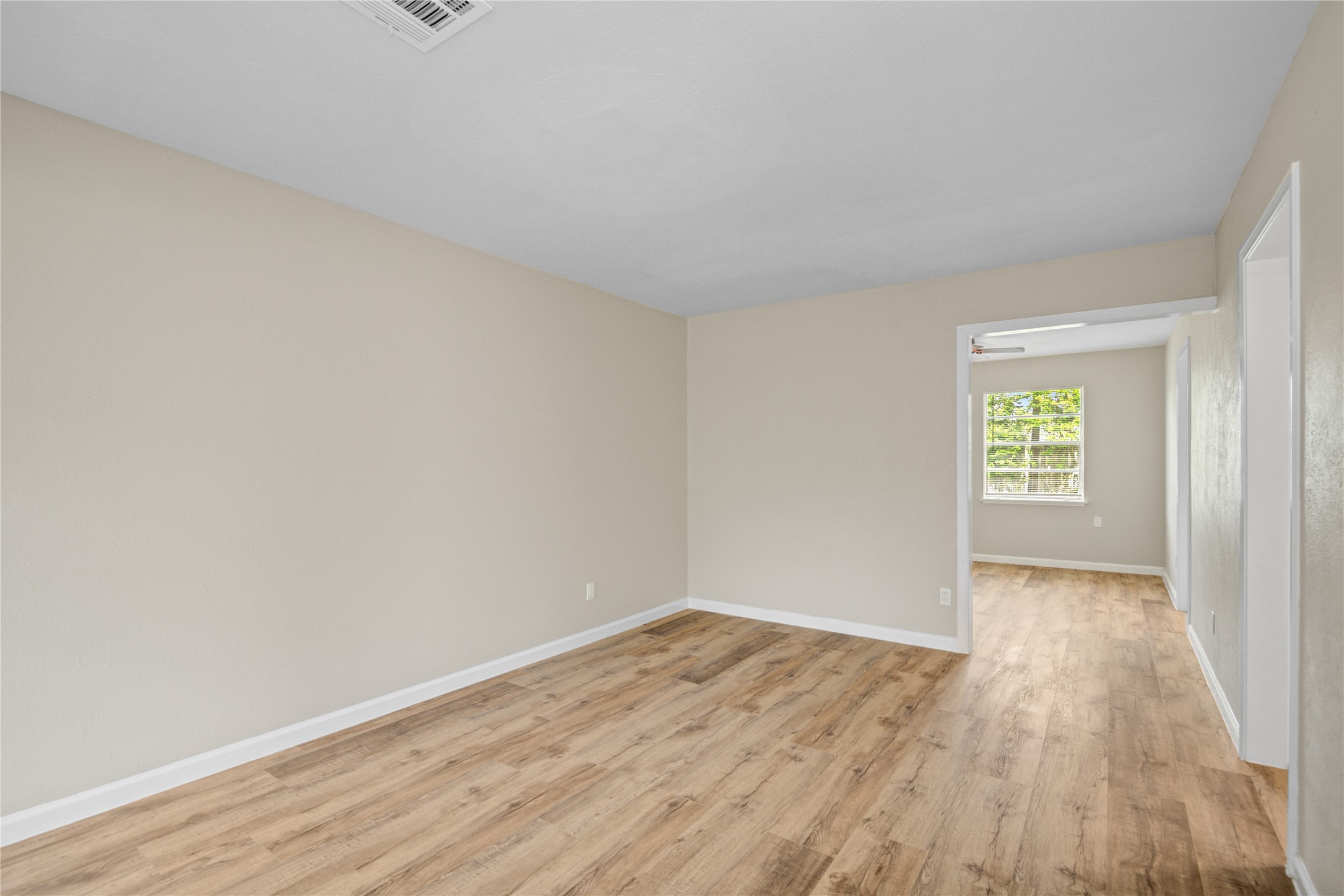 10611 Leitrim Way Houston, TX 77047 - Photo 6 of 28