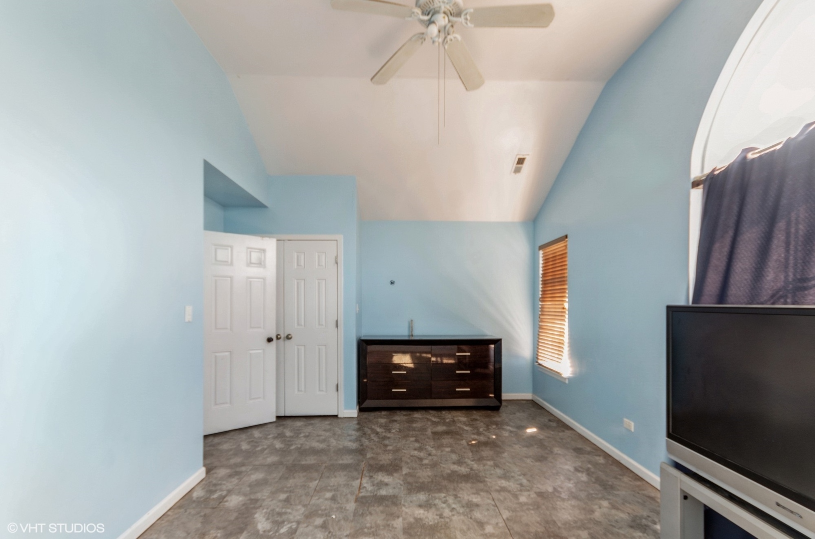 1334 West 98th Street Chicago, IL 60643 - Photo 10 of 15 a view of room with workspace and a window