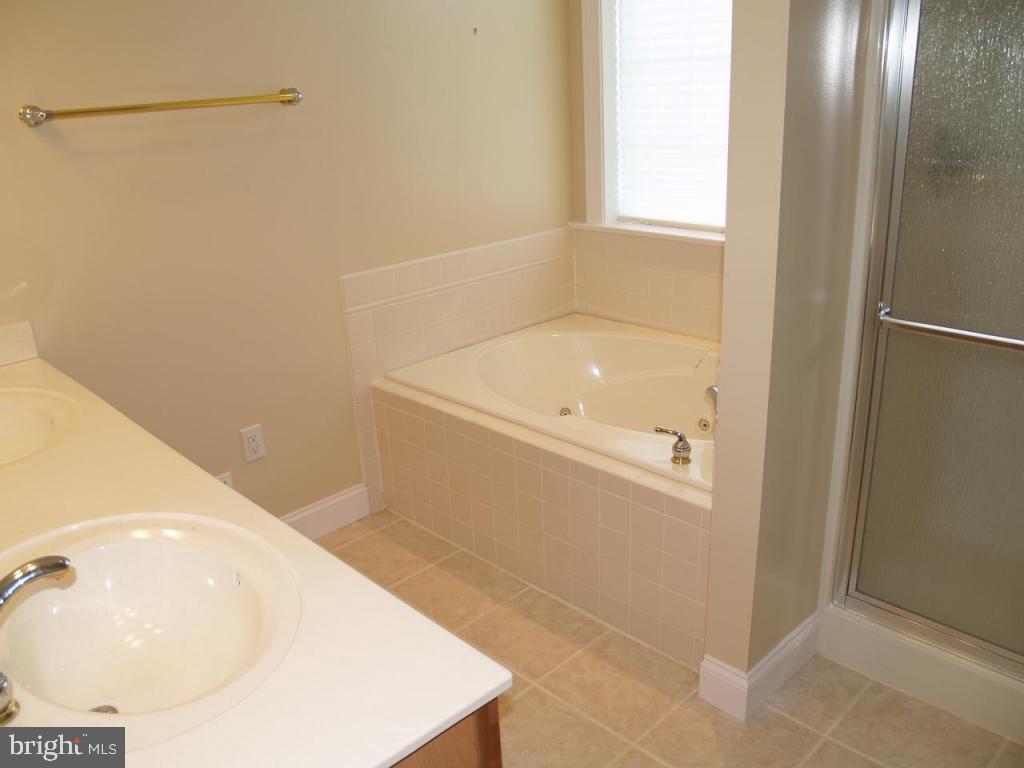 914 Suffolk Drive Lititz, PA 17543 - Photo 8 of 16
