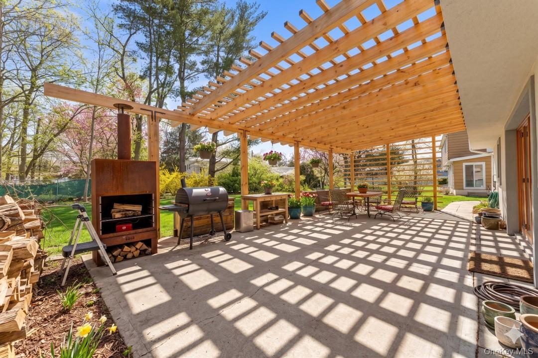 719 Wilmot Road Scarsdale, NY 10583 - Photo 25 of 28 a view of a chairs and table in backyard
