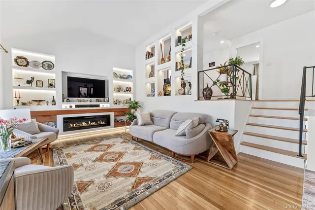 $1,499,999 | 719 Wilmot Road, Scarsdale, NY 10583