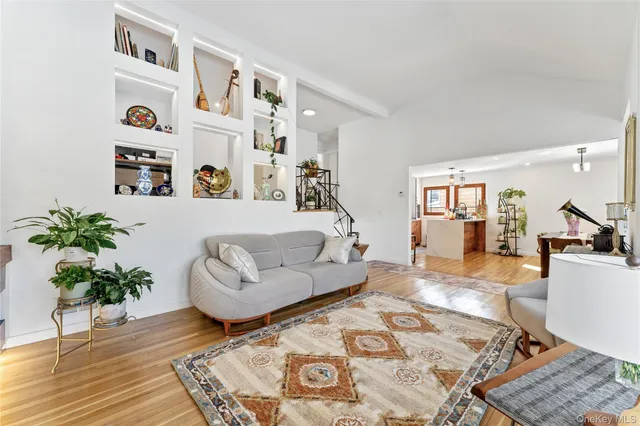 $1,499,999 | 719 Wilmot Road, Scarsdale, NY 10583