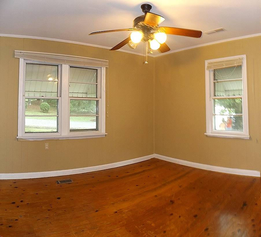 6913 Moreview Road Chattanooga, TN 37412 - Photo 14 of 18 Bedroom 3 g