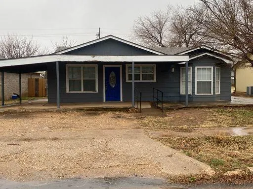 $975 | 2807 Auburn Street, Lubbock, TX 79415