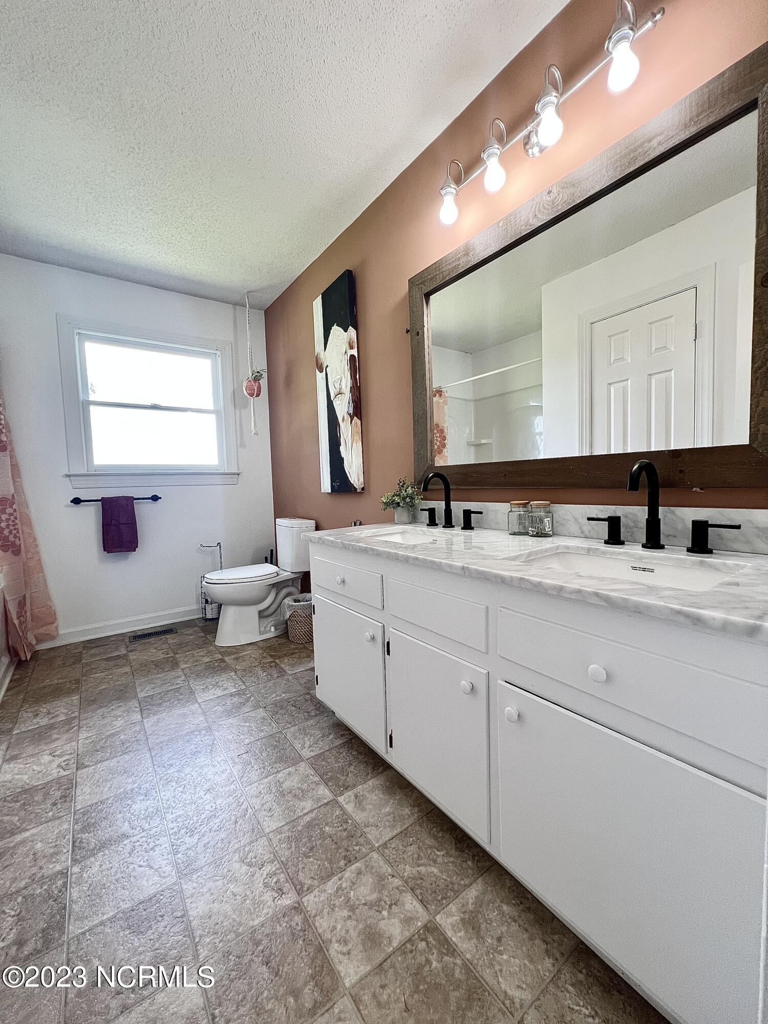 4481 Meadowbrook Road Rocky Mount, NC 27801 - Photo 21 of 26 Hallway 2nd Full Bath view 2