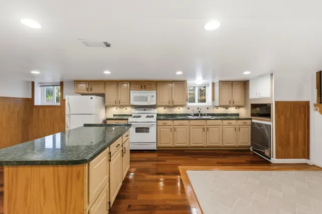 $3,600 | 4656 North Narragansett Avenue, Harwood Heights, IL 60706