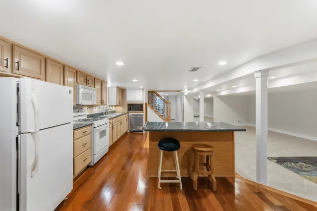 $3,600 | 4656 North Narragansett Avenue, Harwood Heights, IL 60706