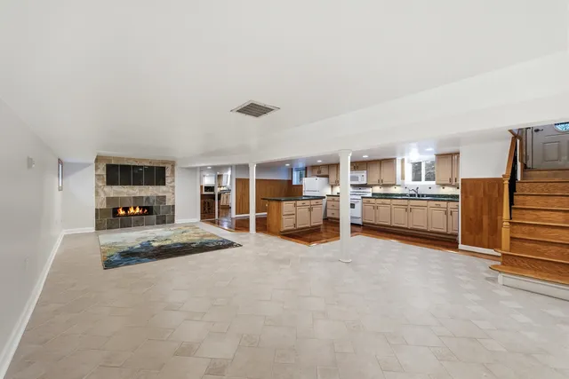 $3,600 | 4656 North Narragansett Avenue, Harwood Heights, IL 60706