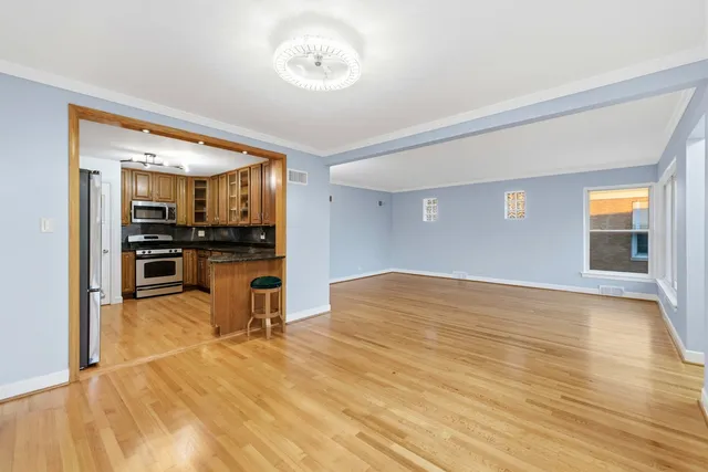 $3,600 | 4656 North Narragansett Avenue, Harwood Heights, IL 60706