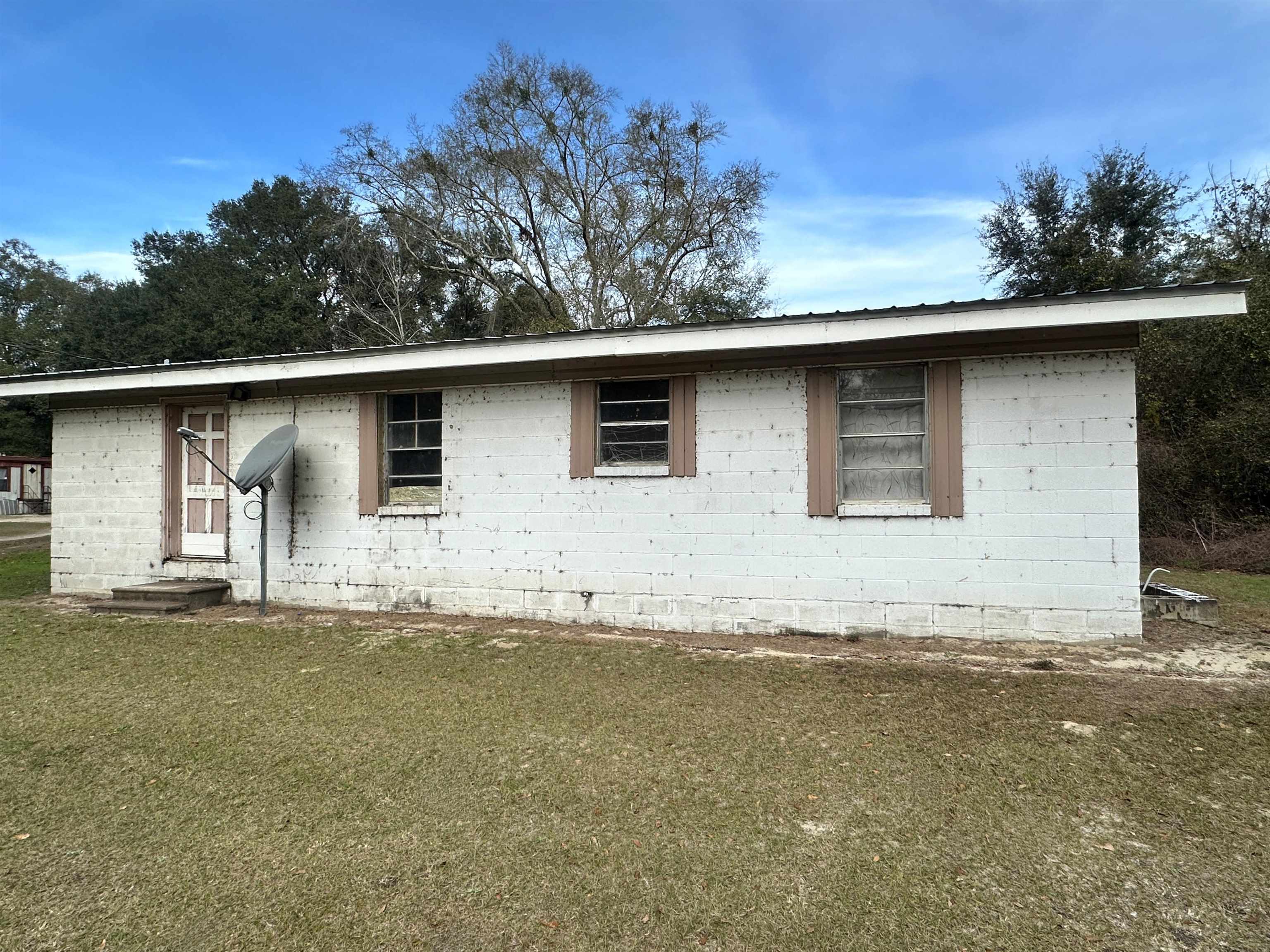 5690 Sunlight Road Malone, FL 32445 - Photo 19 of 20